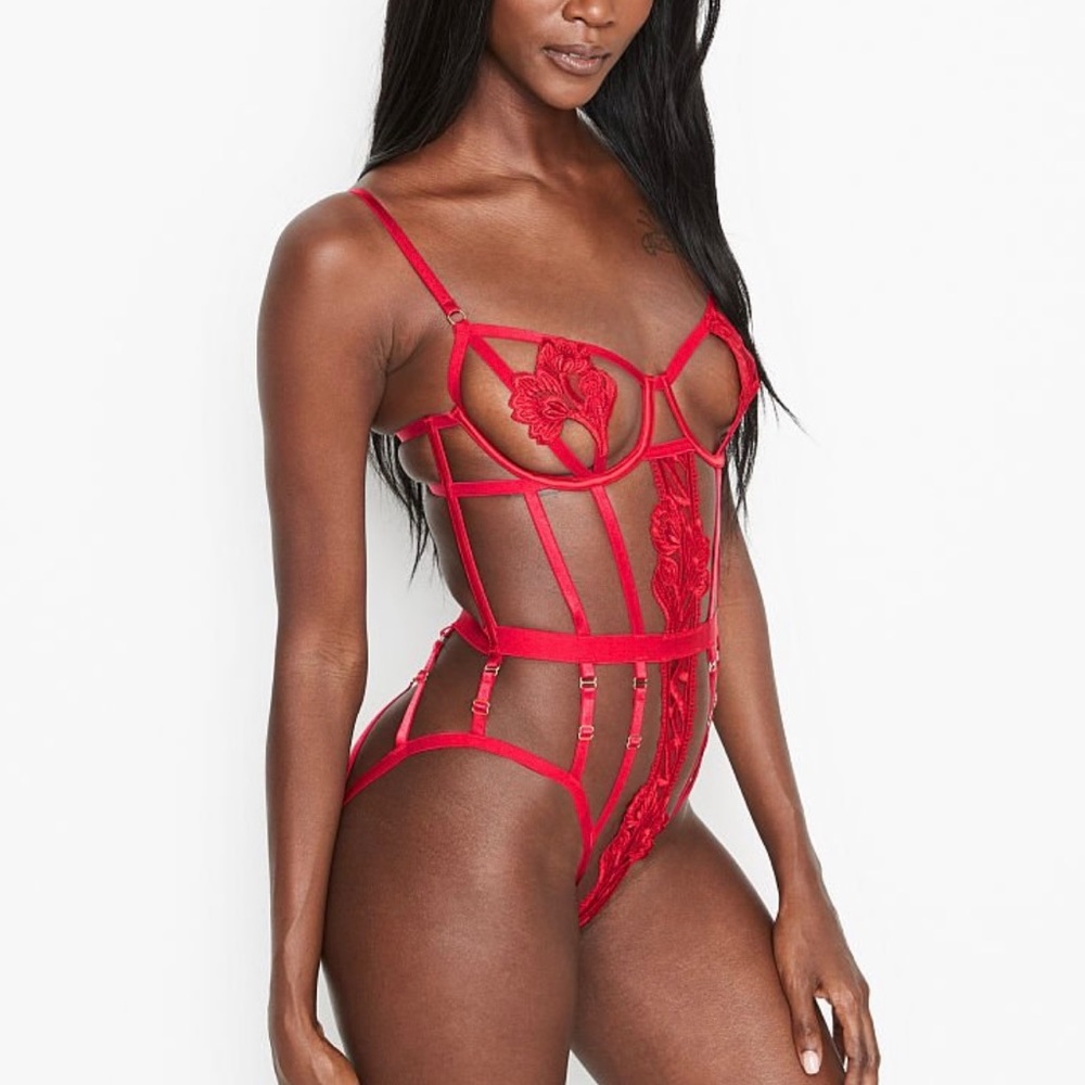 Victoria’s Secret Red Strappy Crotchless Floral Embroidered Teddy NWT XS